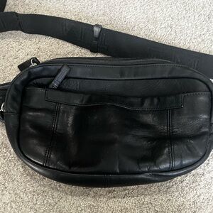 Tumi Black Leather Waist Pack / Fanny Pack, Multi Pocket, Attached Key Holder